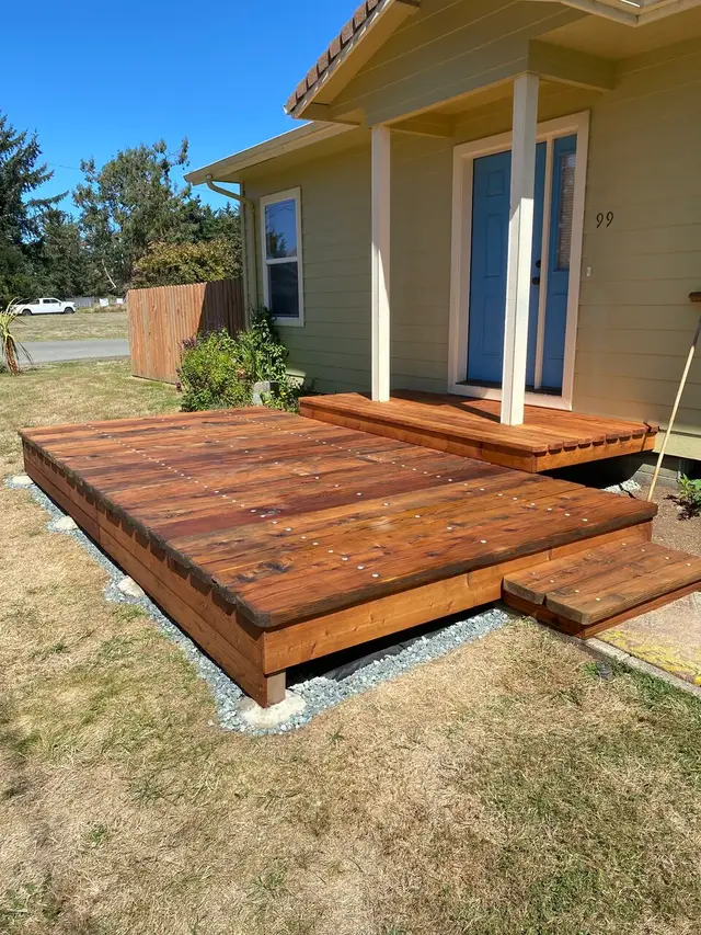 Tiered stained cedar front entry deck with gravel border in Coos Bay OR – Premier Coastal Construction